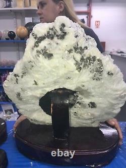 A Must See SNOW CRYSTAL on ALBITE Mineral 27.4 Kgs / 60 Lbs FREE SHIPPING