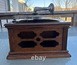 Antique Circa 1910 STANDARD Talking Machine Model B Phonograph MUST SEE