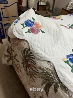 Beautiful Rare Vintage Hand Sewn Embroidered & Appliqué Quilt 80 X 91, Must See
