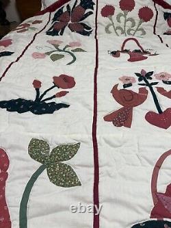 Beautiful Rare Vintage Hand Sewn Embroidered & Appliqué Quilt 88 X 72, Must See