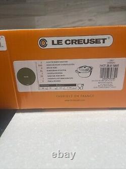 Le Creuset Stoneware Casserole Round 7.25 Qt Olive ABSOLUTELY BEAUTIFUL MUST SEE