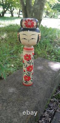 Must-See Kokeshi Doll With Cosmos Pattern