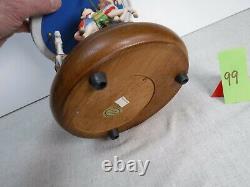 Peanuts Snoopy Charlie Brown Lucy Carousel Ceramic Music Box Must See