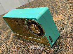 RARE SENTINEL 1956 MAGNAVOX AM-2 Transistor RADIO USA BLUE MUST SEE LOW $