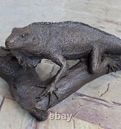 Vintage Bronze Miniture Lizard With Glass Eys Must See No Reserve Very Detailed